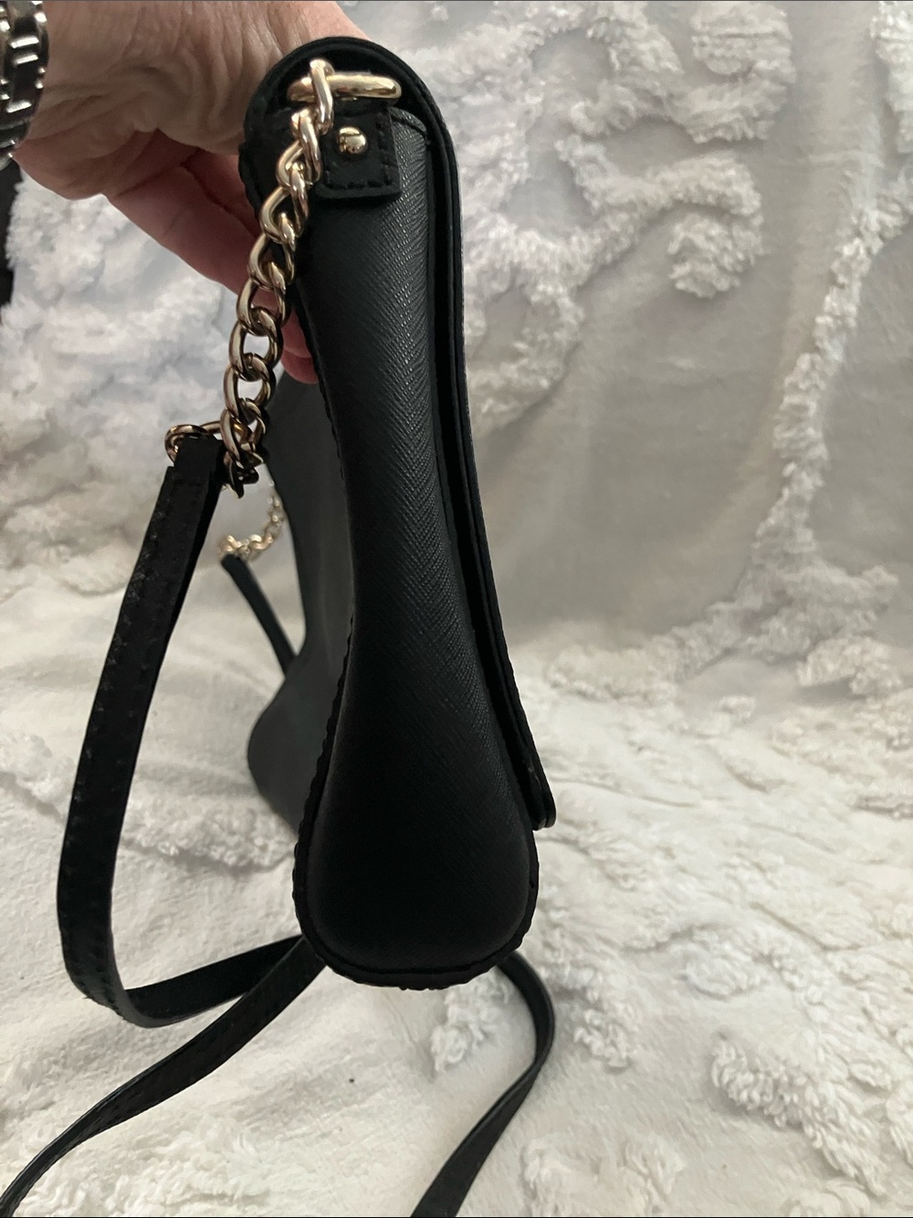 kate spade black crossbody with gold-tone chain accents - Picture 4 of 6